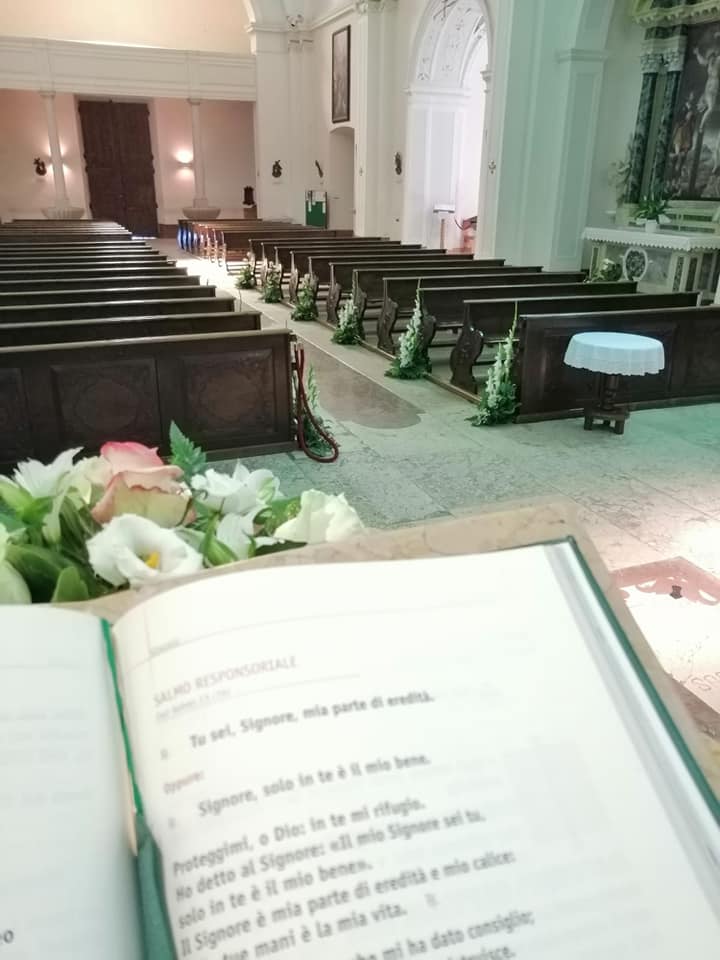 02 Allestimento Matrimonio Composizioni Navata Chiesa Fioreria Bruseghini Besenello Trento